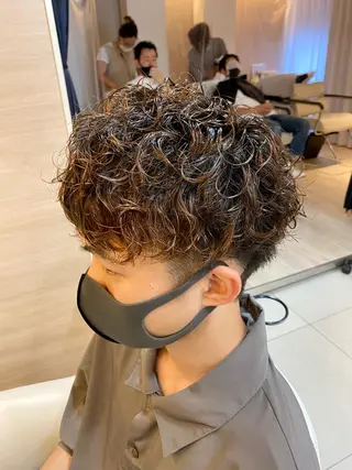 ショート パーマ メンズ 塩谷黎✨ブリーチ無W カラーメンズパーマ✨のヘアスタイル