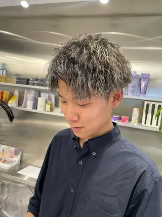 ショート パーマ メンズ カラーモデル⚡️ REONのヘアスタイル