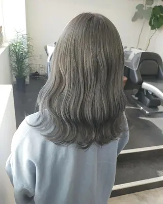 カラー セミロング JIL BLAN 京都所属・RU RIのヘアスタイル