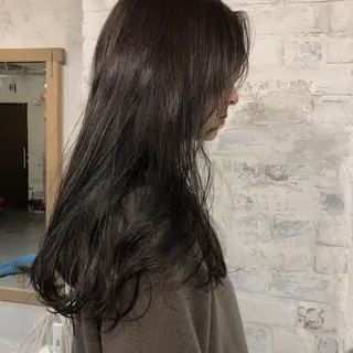ロング カラー 泊 紗羅のヘアスタイル