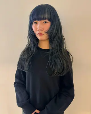 カラー RAIMA ハイトーン/ベージュのヘアスタイル