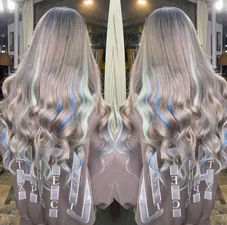 ロング カラー モモカ/ハイトーン /バレイヤージュのヘアスタイル