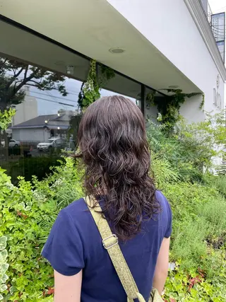 ロング ROZA germe所属・SHIO / ハイトーンカラーのヘアスタイル