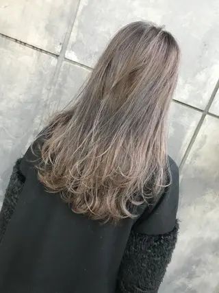 セミロング カラー TOMOYAレイヤー ブリーチ縮毛矯正のヘアスタイル