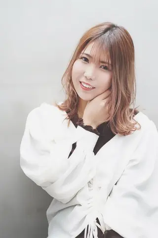 ミディアム 萩原 仁のヘアスタイル