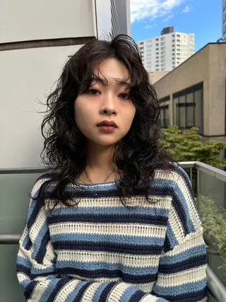 セミロング カラー パーマ ツキノキ ミナのヘアスタイル