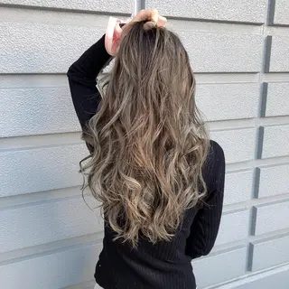 ロング 岸川 恭子のヘアスタイル