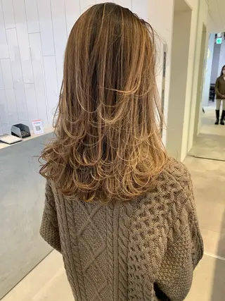 セミロング 海外レイヤーカット 🇺🇸山村拓士のヘアスタイル