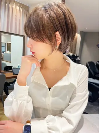 ショート カラー 💛ハイトーン× カット LEON🩶のヘアスタイル