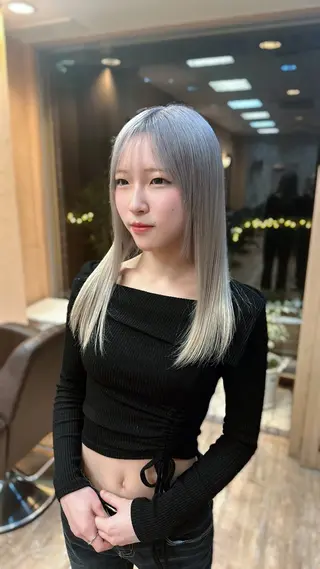 セミロング ブリーチ🩵レイヤー Maho🐻‍❄️のヘアスタイル