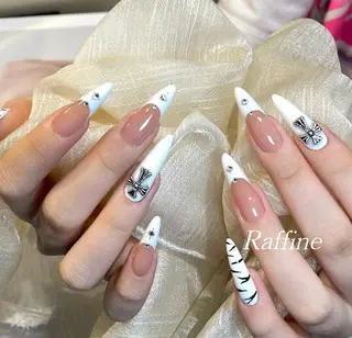 ネイル RAFFINE 月🦋🩵のネイルデザイン