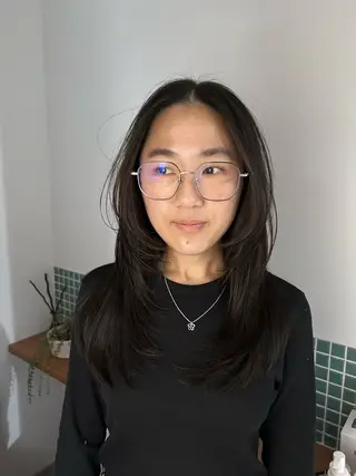 セミロング 岡田 知佳のヘアスタイル