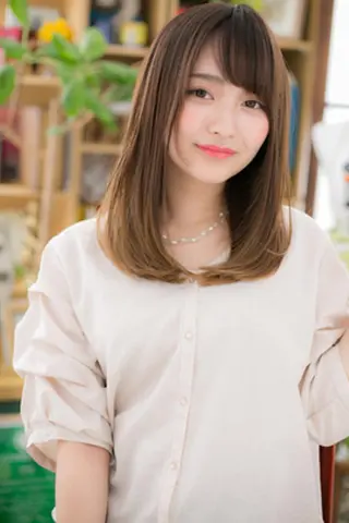 セミロング 小顔カット得意🌟 岩渕麻由のヘアスタイル