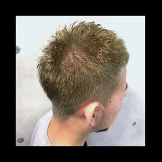 ショート 及川シゲル 髪質改善講師のヘアスタイル