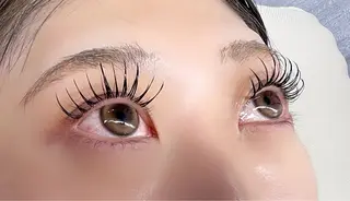 マツエク・マツパ FLY NAIL&Eyelash Salon 梅田店所属・YUKI FUKUMARUのマツエク・マツパデザイン