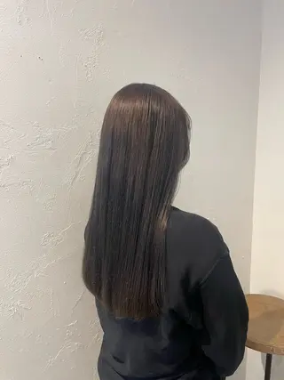 ロング カラー mina / 透明感ベージュカラーのヘアスタイル