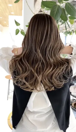 ロング カラー レイヤーカット 海老原寛大のヘアスタイル