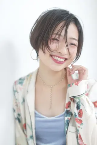 ショート シールエクステ/ ハイトーンカラーのヘアスタイル