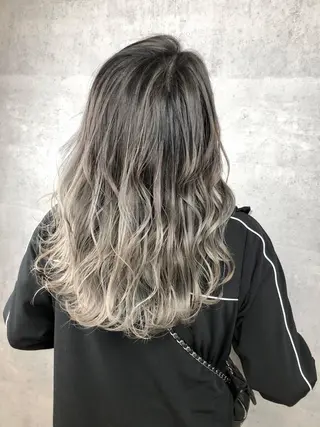 セミロング カラー _WHITE 天王寺のヘアスタイル