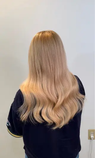 ロング wistell所属・ハイトーン/艶カラー sarina🩷のヘアスタイル