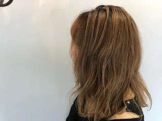 ミディアム 辻本 夏子のヘアスタイル