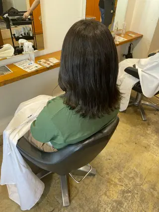 ミディアム カラー MIOベージュカラー 柔らかいカラーのヘアスタイル