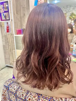 セミロング 土屋朱理/ ハイトーンカラーのヘアスタイル