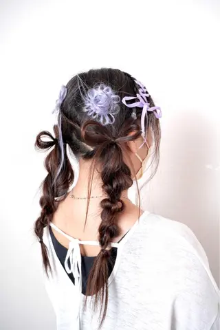 セミロング カラー パーマ ヘアアレンジ 推し活専用 【派手髪】飯野ゆかりのヘアスタイル