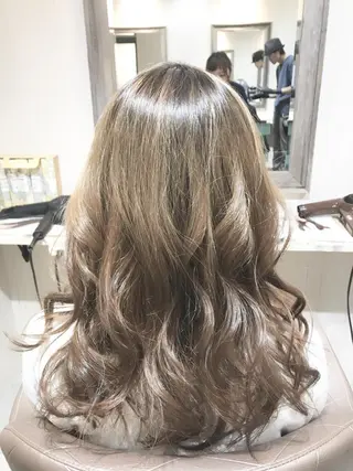 ミディアム カラー 嶋村夏実🌼レイヤー 🌸白髪ぼかしのヘアスタイル