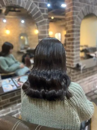 ミディアム レイヤー/透明感 カラー/徳田真緒のヘアスタイル