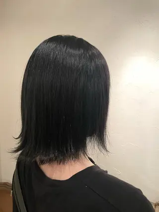 カラー 岡田 神奈のヘアスタイル