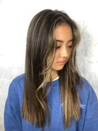 ミディアム 圧倒的美髪ストレート ツダケイタロウのヘアスタイル