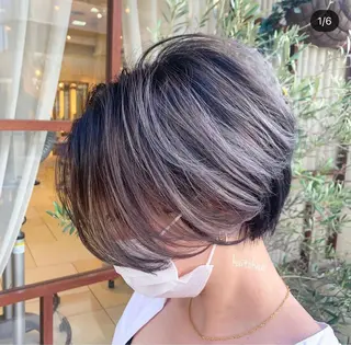 ショート カラー and .のヘアスタイル