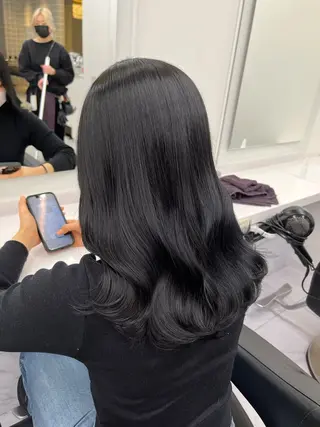 セミロング 寒色＆ブリーチ特化 寒色MiOのヘアスタイル