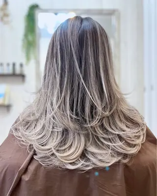 セミロング カラー MERCI所属・マツモト コウダイのヘアスタイル