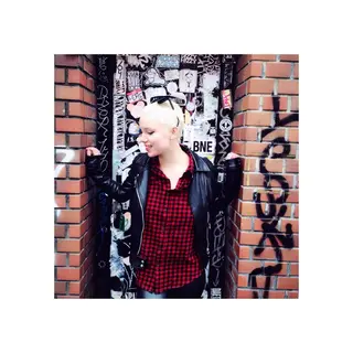 ショート カラー アオガミ （前髪顔周りカット）のヘアスタイル