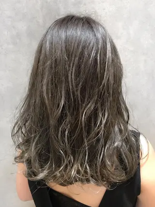 ミディアム ANDO HIKARIのヘアスタイル