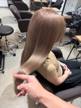 セミロング ✨艶ブリーチカラー✨ ✨艶髪ストレート✨のヘアスタイル