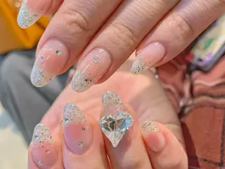 ミディアム NAIL SALON FLOR所属・キラキラネイル/ 韓国ネイルMAKIのネイルデザイン