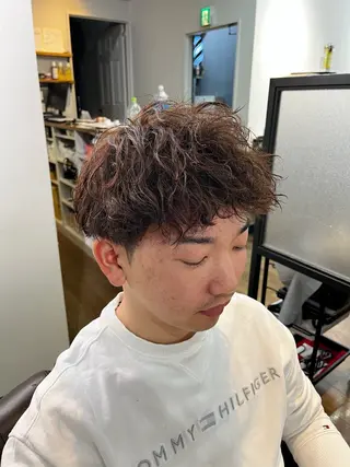 ミディアム パーマ CHROM TOKYO the  Barber 新宿店所属・畠山 敦匡のヘアスタイル
