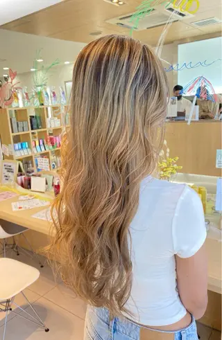 ロング カラー 🍀透明感抜群🍀/ ハイトーンカラーのヘアスタイル
