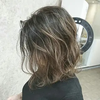 ショート カラー Luisハイライト　 喜連瓜破、髪質改善のヘアスタイル