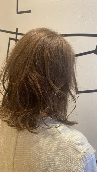 ミディアム 佐々木 恵のヘアスタイル