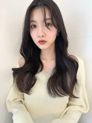 ロング カラー レイヤーカット、 大人可愛い 中村美羅のヘアスタイル