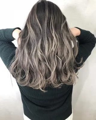 セミロング カラー ブリーチカラーレイヤ ーカット🦋annaのヘアスタイル