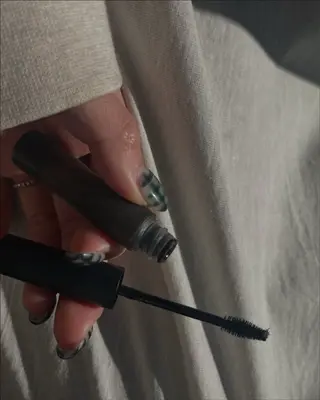 SO-eye所属・𝗦𝗢 -スオ- HAZUKIの眉毛・アイブロウイメージ