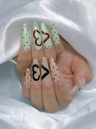 ネイル LEELA NAIL STUDIO所属・LEELA NAIL STUDIOのネイルデザイン