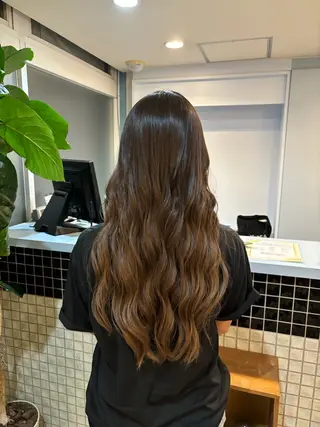 ロング カラー 伊藤 杏奈のヘアスタイル