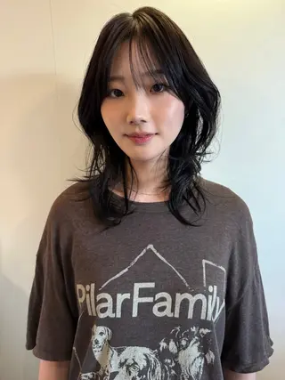 ミディアム レイヤーカット\ウル フ　chinatsuのヘアスタイル