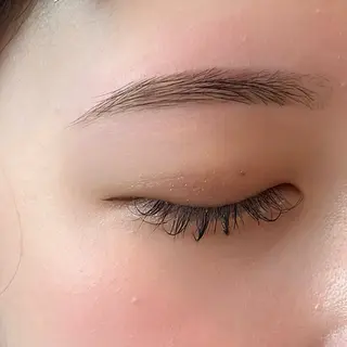 アイブロウ nail&eyelash Nina 代官山店所属・緒方 海妃のマツエク・マツパデザイン